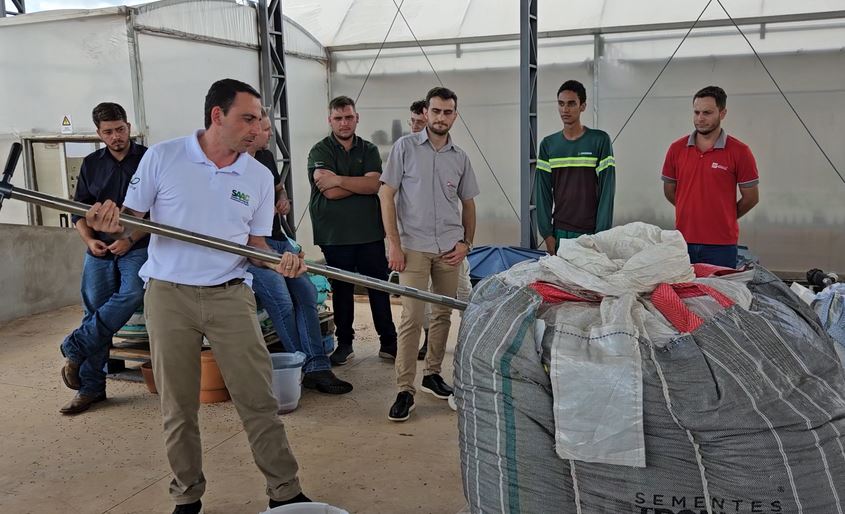 A Associação dos Produtores de Sementes de Mato Grosso (APROSMAT) promove curso de amostrador de sementes