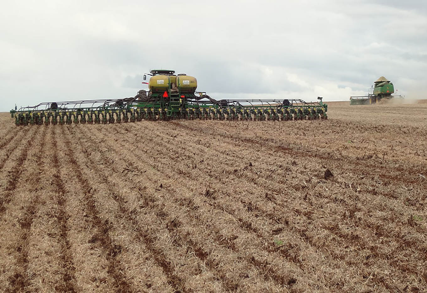 Máquinas Antigas Atrasam a Colheita