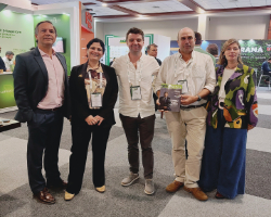 Delegação uruguaia visita estande da SEEDnews Delegação uruguaia visita estande da SEEDnews