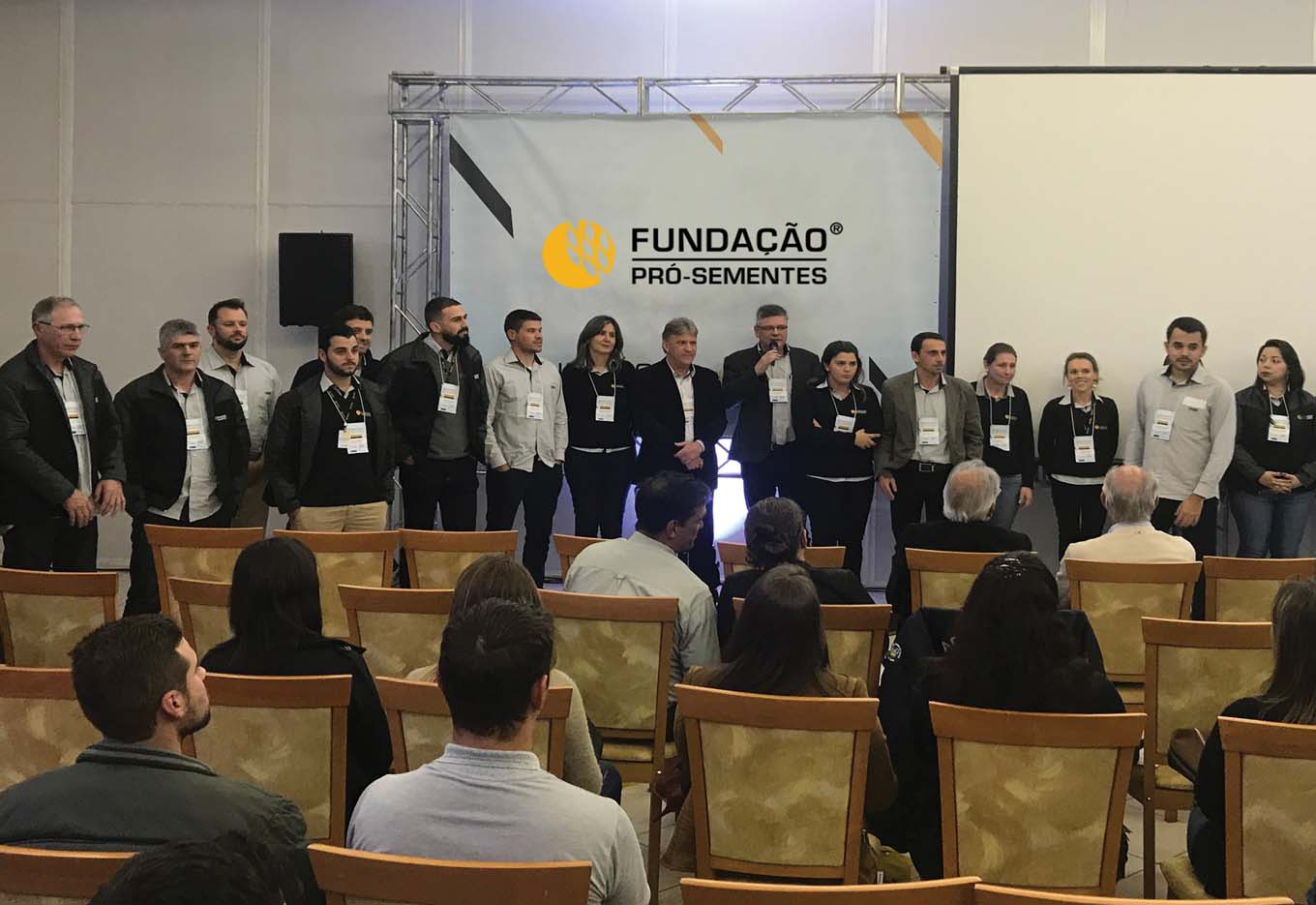 Políticas e estratégias sementeiras no contexto das inovações tecnológicas