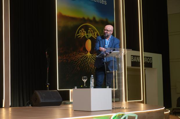 O engenheiro agrônomo Geri Eduardo Meneghello é o novo presidente da Associação Brasileira de Tecnologia de Sementes O engenheiro agrônomo Geri Eduardo Meneghello é o novo presidente da Associação Brasileira de Tecnologia de Sementes