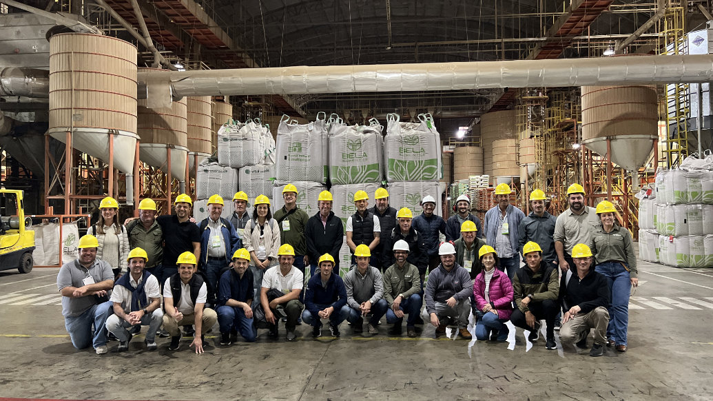 Produtores de sementes argentinos visitam o Brasil